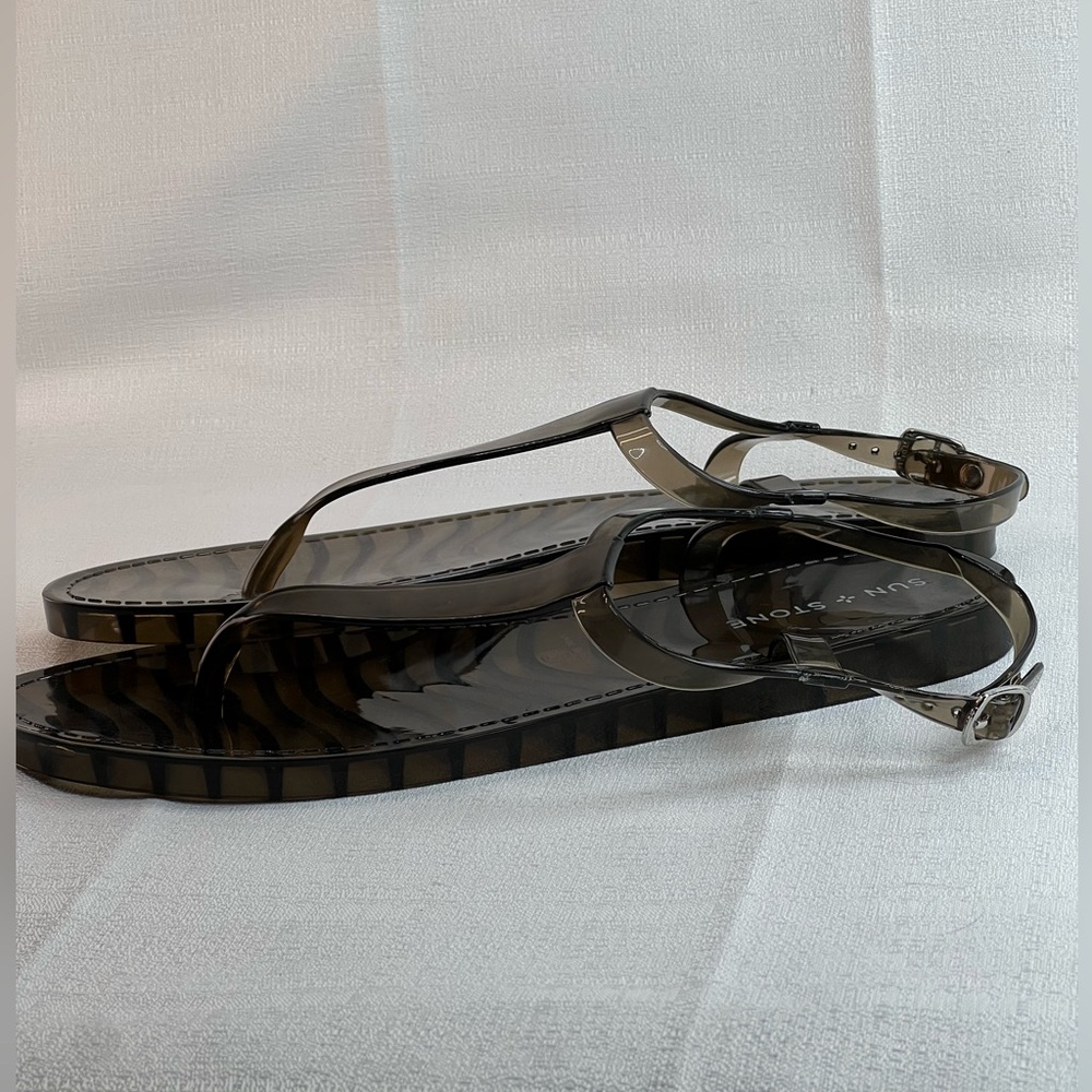Sun & Stone, jelly thong sandals - Picture 2 of 4